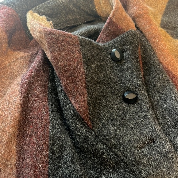 Vintage Wool Poncho/Cape with Pockets and Buttons top to bottom/ O/S - Picture 7 of 12